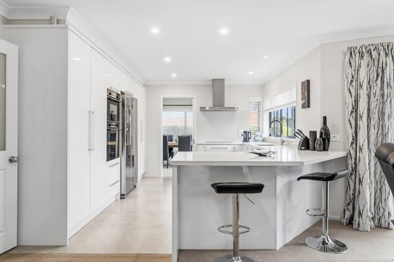 Photo of property in 72 Marina View Drive, West Harbour, Auckland, 0618