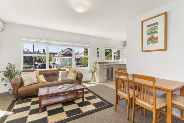 Photo of property in 1/5 Cambria Road, Devonport, Auckland, 0624