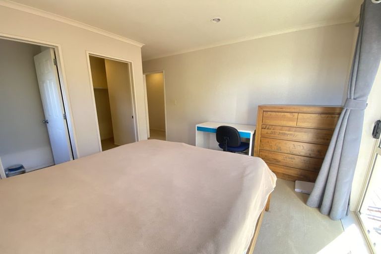 Photo of property in 6e Clearwater Cove, West Harbour, Auckland, 0618