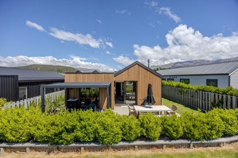 Photo of property in 42 Obelisk Street, Wanaka, 9305