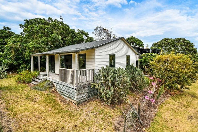 Photo of property in 130 Maunsell Road, Port Waikato, 2695