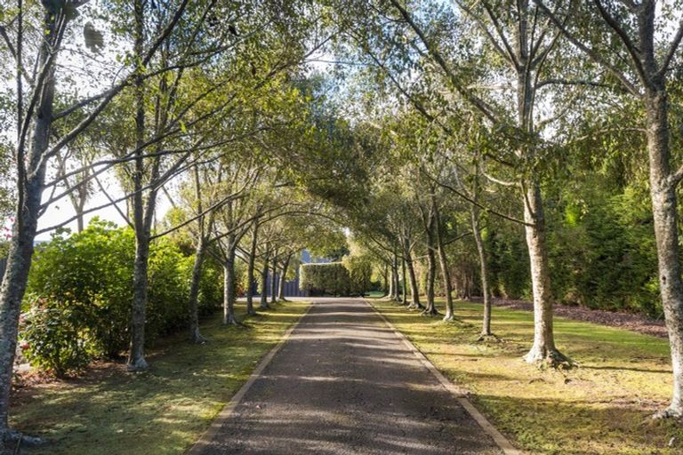 Photo of property in 38 Titirangi Drive, Fitzherbert, Palmerston North, 4471