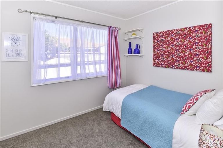 Photo of property in 9a Honey Place, Weymouth, Auckland, 2103