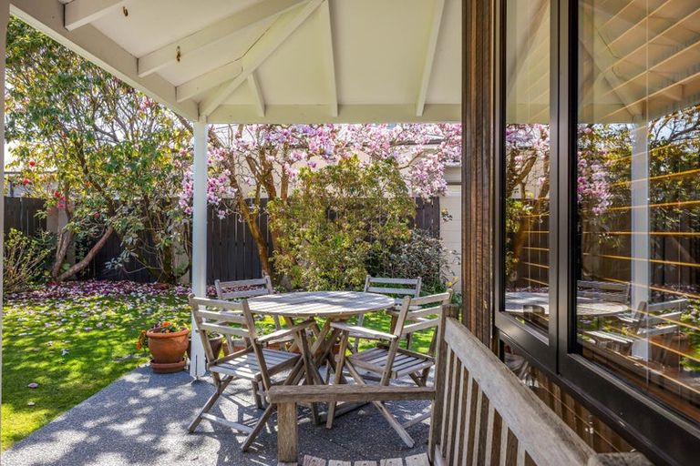 Photo of property in 84 Palatine Terrace, Saint Martins, Christchurch, 8022