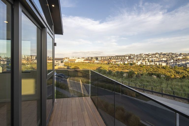 Photo of property in 52 Streamview Way, Long Bay, Auckland, 0630