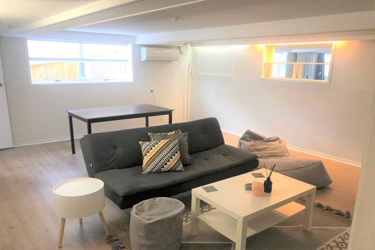 Photo of property in 10 Sylvan Crescent, Te Atatu South, Auckland, 0610