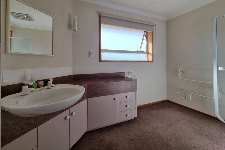 Photo of property in 24 Aotea Crescent, Gore, 9710