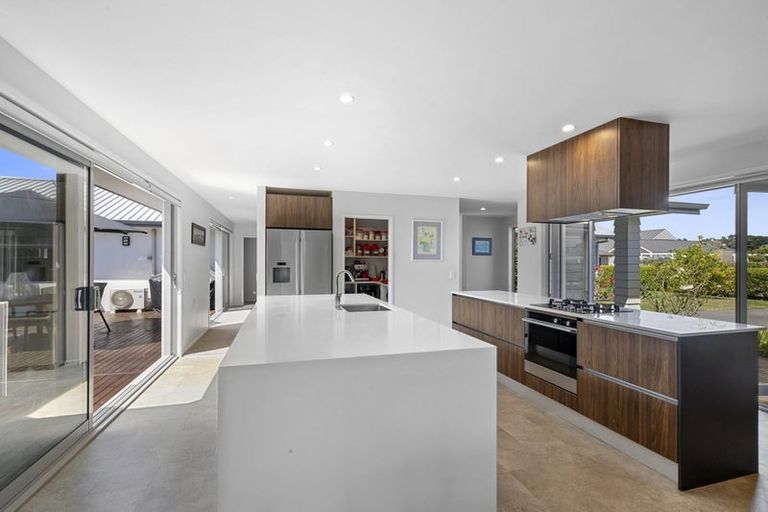 Photo of property in 8 Wentworth Lane, Waiwhakaiho, New Plymouth, 4312