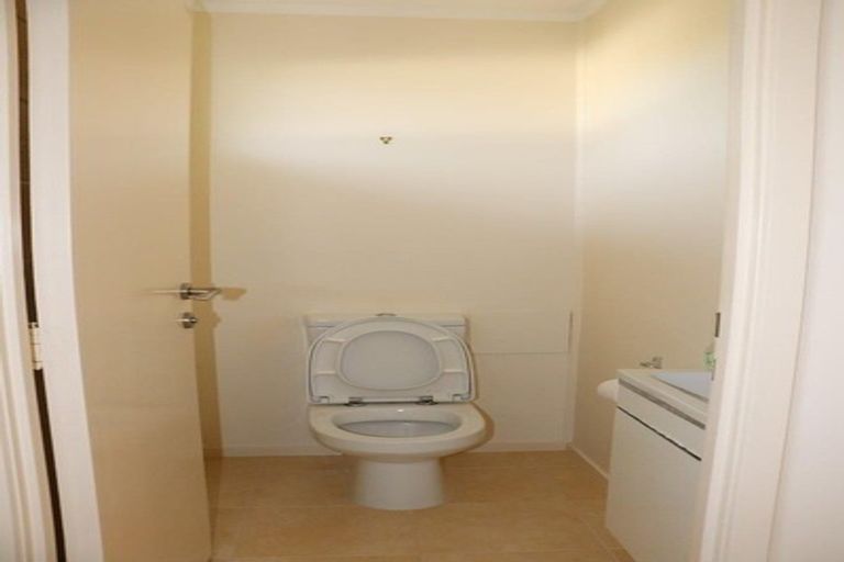 Photo of property in 547 Glenfield Road, Glenfield, Auckland, 0629