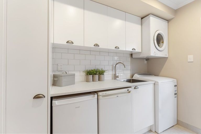 Photo of property in 14 Hanmer Place, Highbury, Palmerston North, 4412