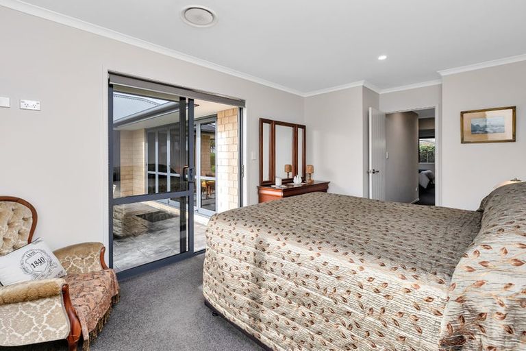 Photo of property in 26 Key West Drive, One Tree Point, 0118