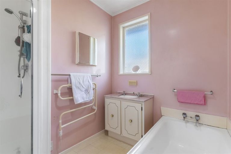 Photo of property in 4 Blue Way, Glendene, Auckland, 0602