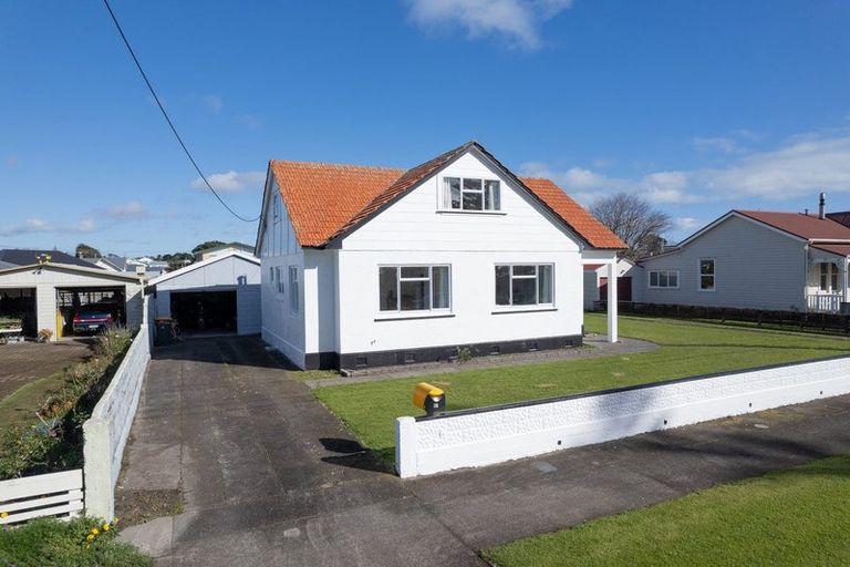 Photo of property in 87 Queen Street, Waitara, 4320