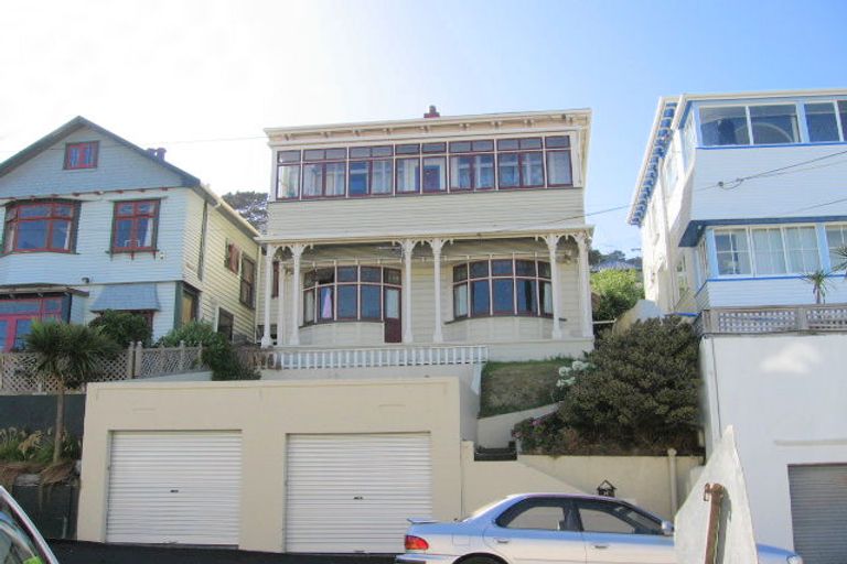 Photo of property in 14 Hawker Street, Mount Victoria, Wellington, 6011