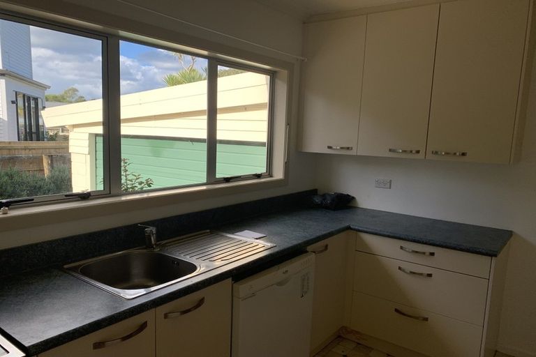 Photo of property in 2/55 Sylvia Road, Hillcrest, Auckland, 0627