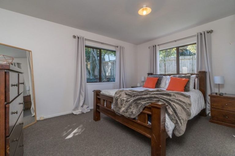 Photo of property in 11 Forster Place, West Harbour, Auckland, 0618
