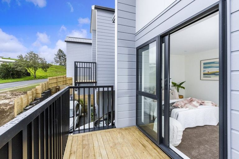 Photo of property in 11c Elizabeth Drive, West Harbour, Auckland, 0618