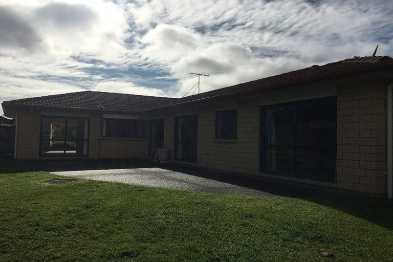 Photo of property in 10 Sayes Close, East Tamaki, Auckland, 2013