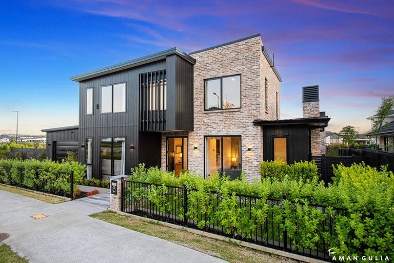 Photo of property in 16 Ruxton Road, Wainui, 0932