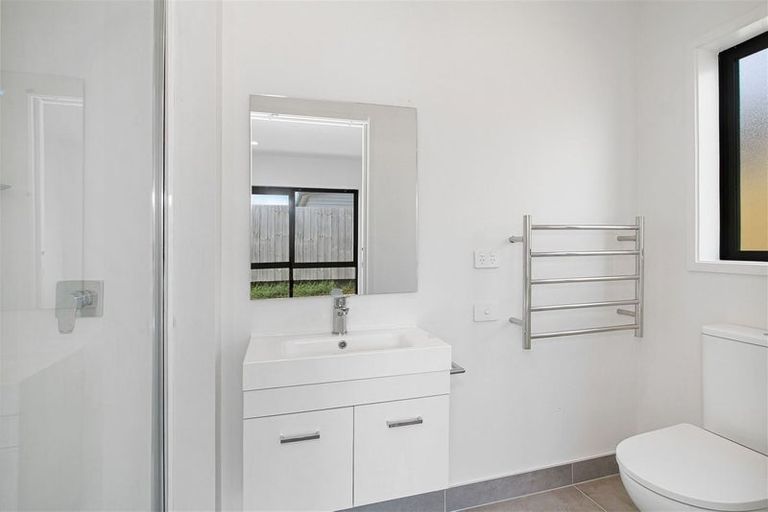 Photo of property in 7 Poutawa Lane, Clarks Beach, 2122