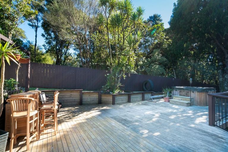 Photo of property in 737 Scenic Drive, Henderson Valley, Auckland, 0612