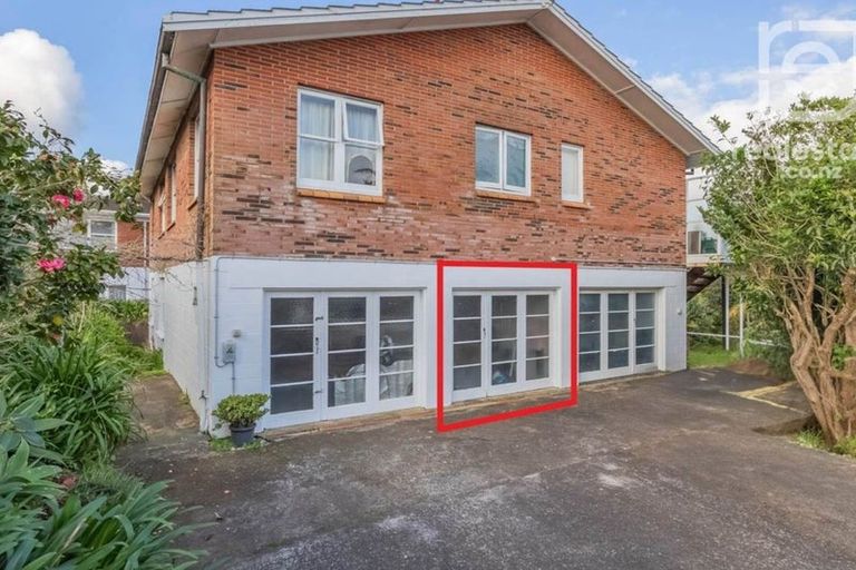 Photo of property in 2/18 Fowler Street, Northcote, Auckland, 0627