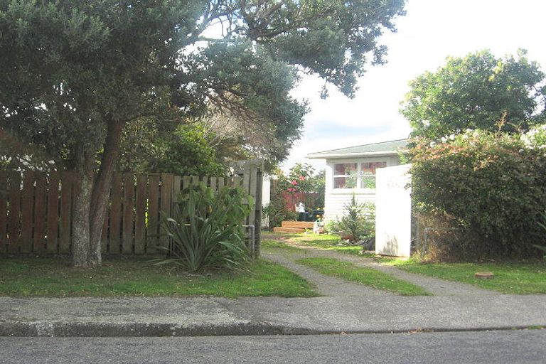 Photo of property in 21 Te Miti Street, Paekakariki, 5034