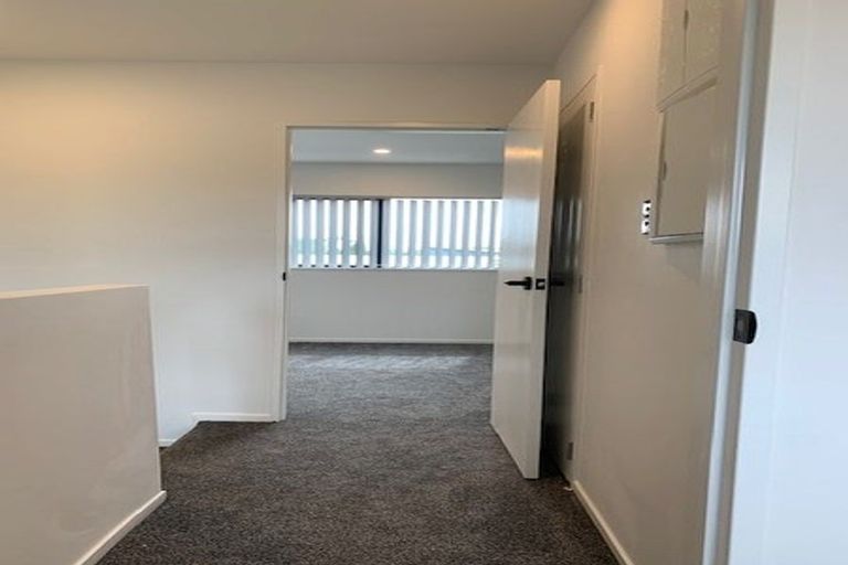 Photo of property in 6/72 Tiraumea Drive, Pakuranga, Auckland, 2010