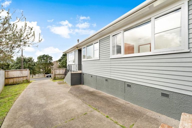 Photo of property in 97 Sunnyside Road, Sunnyvale, Auckland, 0612