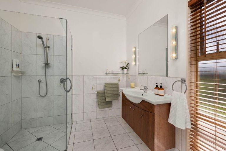 Photo of property in 17 Riddell Road, Kerikeri, 0230