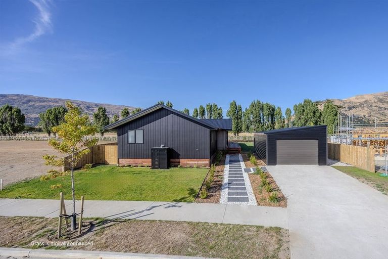 Photo of property in 15 Rubus Street, Wanaka, 9382