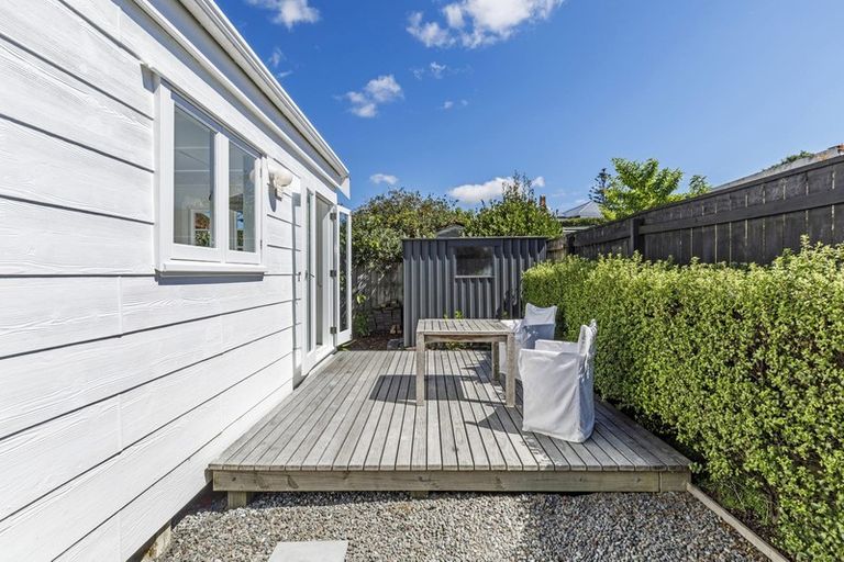Photo of property in 5a Roslyn Terrace, Stanley Point, Auckland, 0624