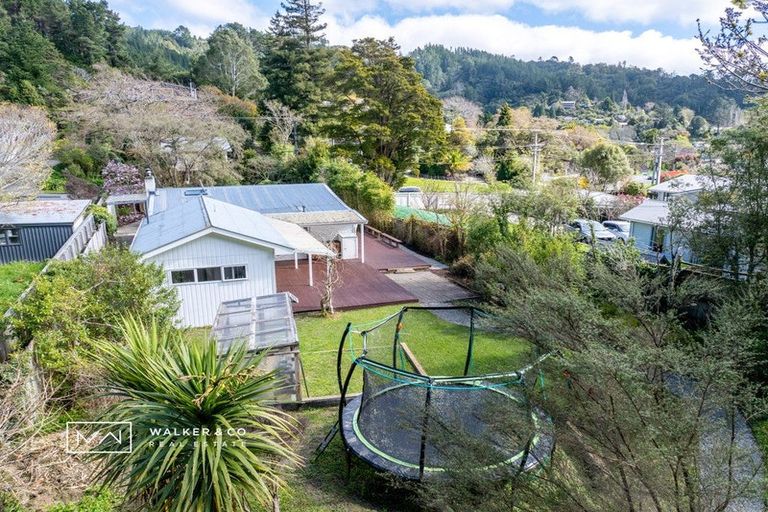 Photo of property in 5 Elmslie Road, Pinehaven, Upper Hutt, 5019