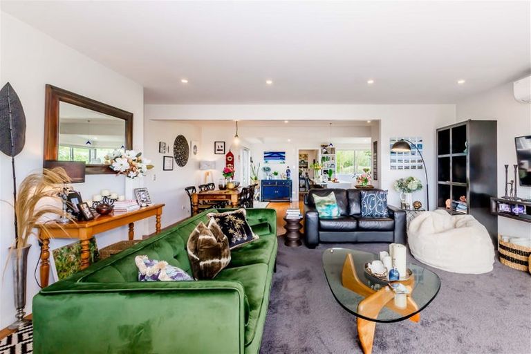 Photo of property in 11 Kotare Street, Waikanae, 5036