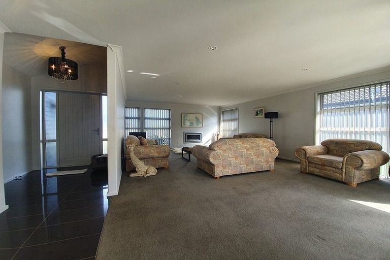 Photo of property in 61 Sunningdale Street, Wattle Downs, Auckland, 2103