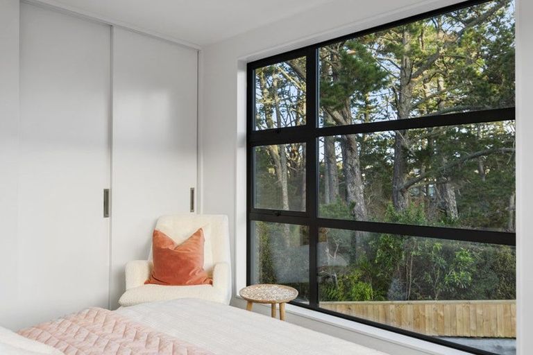 Photo of property in 43 Oteha Valley Road, Northcross, Auckland, 0632