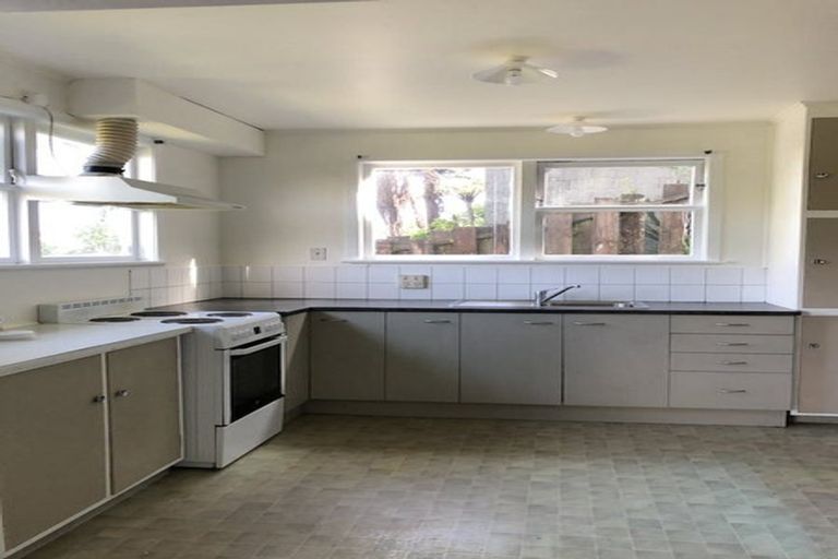 Photo of property in 147 Ruskin Road, Newlands, Wellington, 6037