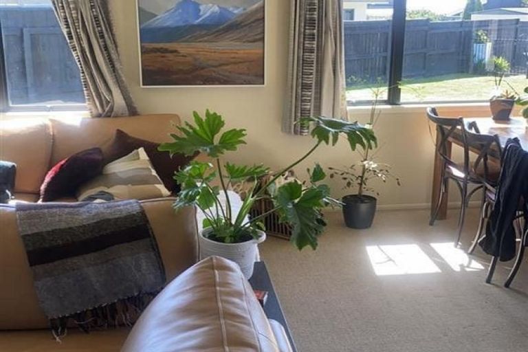 Photo of property in 3a Marchant Place, Westown, New Plymouth, 4310