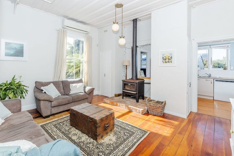 Photo of property in 2 Smith Street, Raglan, 3225