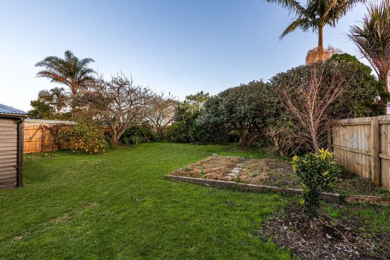 Photo of property in 20 Woodvale Road, Glen Eden, Auckland, 0602