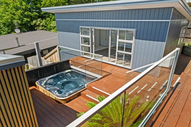 Photo of property in 282 Glamorgan Drive, Northcross, Auckland, 0630