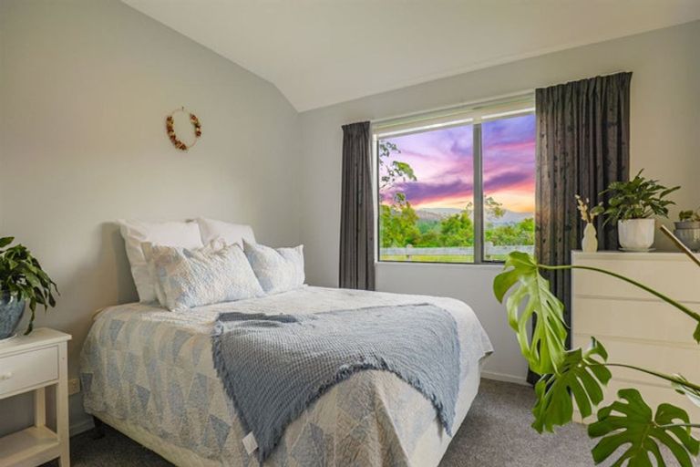 Photo of property in 68 South Kensington Way, Henderson, Auckland, 0612