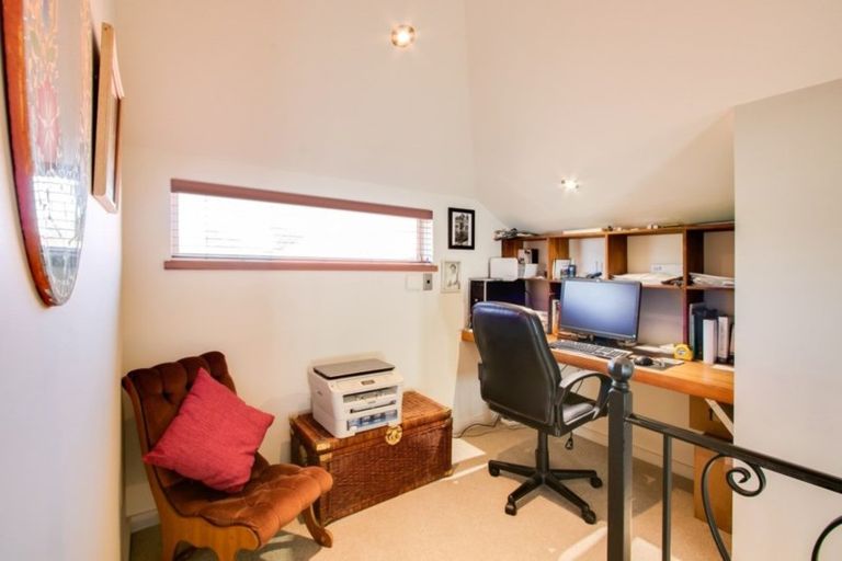 Photo of property in 11 Park Lane, Greenmeadows, Napier, 4112