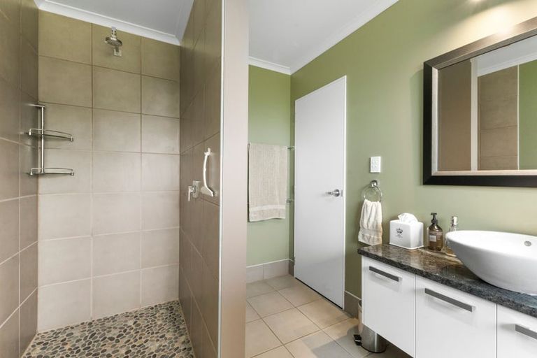 Photo of property in 98 Pitt Road, Hillsborough, New Plymouth, 4372