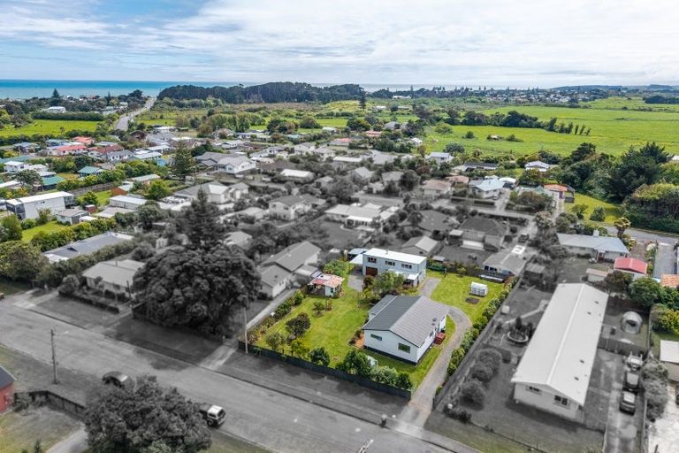 Photo of property in 22 Kiharoa Street, Otaki Beach, Otaki, 5512