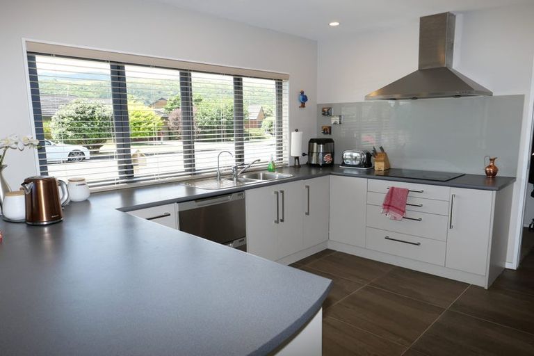 Photo of property in 10 Lorna Irene Drive, Raumati South, Paraparaumu, 5032