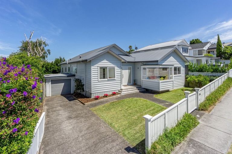 Photo of property in 21 Huka Road, Birkenhead, Auckland, 0626
