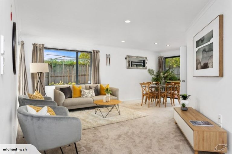 Photo of property in 17 Admirals Court Drive, Greenhithe, Auckland, 0632