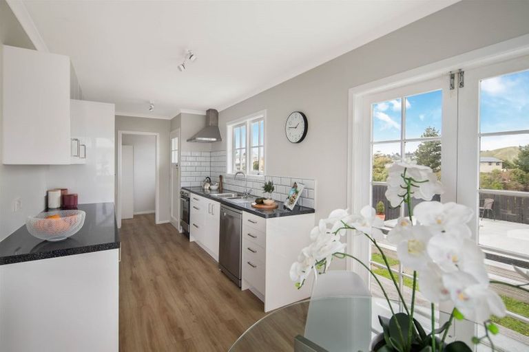 Photo of property in 19 Toporoa View, Ascot Park, Porirua, 5024