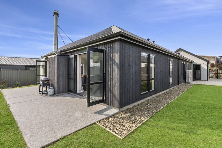 Photo of property in 37 Farrant Drive, Wanaka, 9305